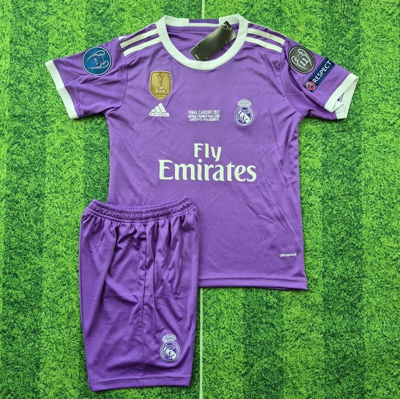 Real Madrid Version Retro Ronaldo#7 Set for Kids - Picture 2 of 5